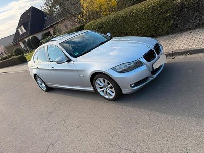 Gebraucht BMW 325 218 PS (160 kW) 2010 Silber Limousine