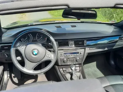 Gebraucht BMW 318 Cabriolet 143 PS (105 kW) 2011 Schwarz Cabrio