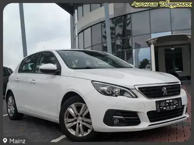 Gebraucht Peugeot 308 Active 110 PS (80 kW) 2021 Weiss banquise Limousine