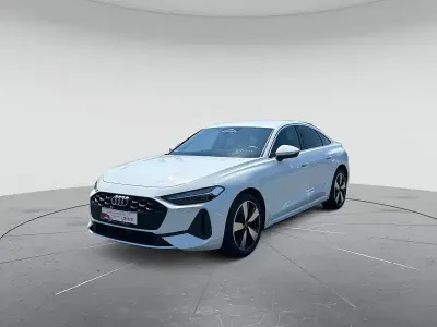 Gebraucht Audi A5 Sport 204 PS (150 kW) 2025 Gletscherweiß metallic Limousine