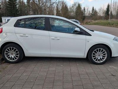 Gebraucht Fiat Bravo Dynamic 90 PS (66 kW) 2011 Weiß Kleinwagen