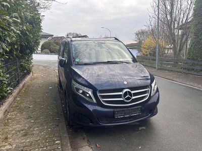 Mercedes V220