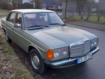 Usata Mercedes 250 129 CV (94 kW) 1978 Argento Berlina
