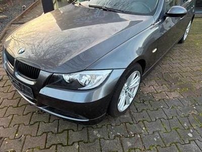 Gebraucht BMW 320 150 PS (110 kW) 2007 Grau Limousine
