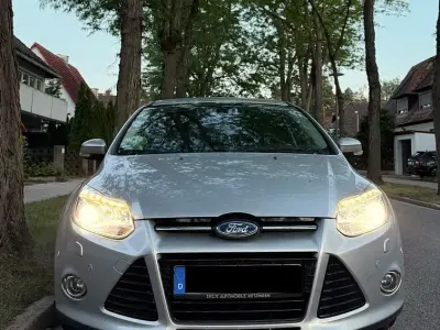 Gebraucht Ford Focus Titanium 140 PS (102 kW) 2013 Silber Limousine