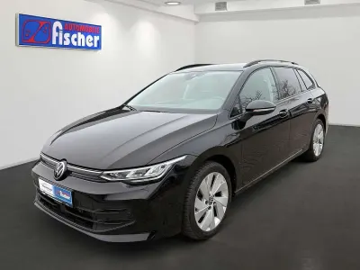 Gebraucht VW Golf VIII Life 116 PS (85 kW) 2024 Grenadillschwarz metallic Kombi
