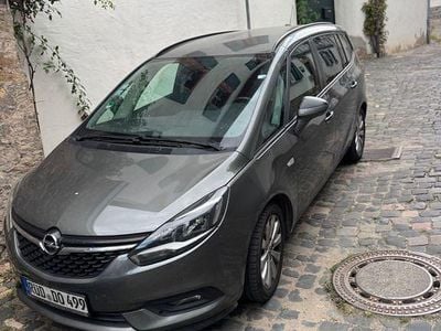 Grau Gebraucht 2017 Opel Zafira Business Edition Van / Kleinbus | 7.500 € (Teuer)