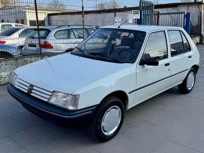 Weiß Gebraucht 1990 Peugeot 205 Kleinwagen | 3.220 €