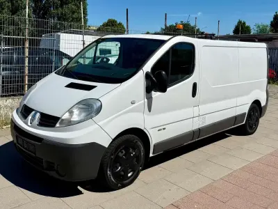 Gebraucht Renault Trafic 114 PS (83 kW) 2014 Weiß Van / Kleinbus