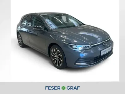 Gebraucht VW Golf VIII Active 150 PS (110 kW) 2023 Delfingrau metallic Limousine
