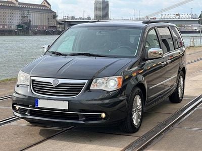 Gebraucht Lancia Voyager Gold 163 PS (119 kW) 2013 Grau Van / Kleinbus