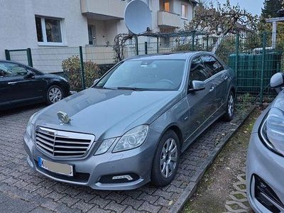 Gebraucht Mercedes E250 Avantgarde 204 PS (150 kW) 2009 Grau Limousine