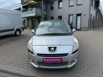 Gebraucht Peugeot 5008 Premium 150 PS (110 kW) 2011 Silber Van / Kleinbus