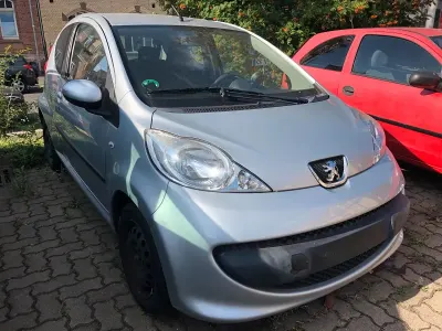 Gebraucht Peugeot 107 58 PS (42 kW) 2006 Silber Kleinwagen