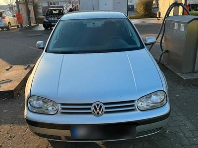 Usado VW Golf IV 105 HP (77 kW) 2002 Prateado Sedan