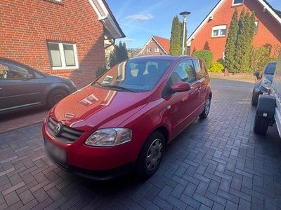 Gebraucht VW Fox 54 PS (39 kW) 2009 Rot Kleinwagen