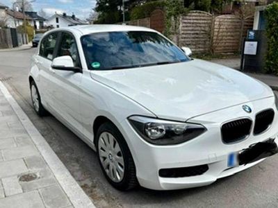 Gebraucht BMW 114 102 PS (75 kW) 2014 Weiß Kleinwagen