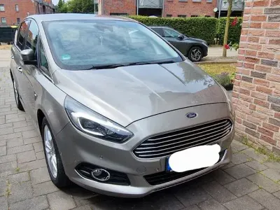 Gebraucht Ford S-MAX Titanium 179 PS (131 kW) 2018 Grau Van / Kleinbus