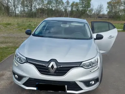 Gebraucht Renault Mégane LIMITED 140 PS (102 kW) 2019 Silber Limousine
