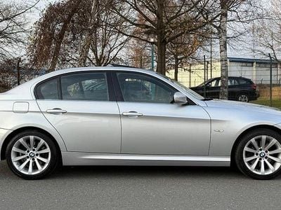 Begagnad BMW 325 Exclusive 218 HK (160 kW) 2010 Silver Sedan