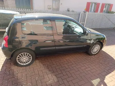 Gebraucht Renault Clio II 75 PS (55 kW) 2005 Kleinwagen
