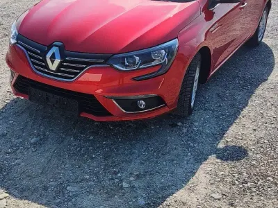 Gebraucht Renault Mégane Bose Edition 140 PS (102 kW) 2019 Rot Limousine