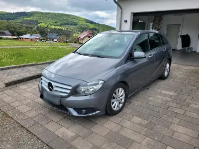 Gebraucht Mercedes B180 122 PS (89 kW) 2013 Grau Kleinwagen