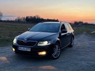 Gebraucht Skoda Octavia Ambition 105 PS (77 kW) 2014 Schwarz Kleinwagen