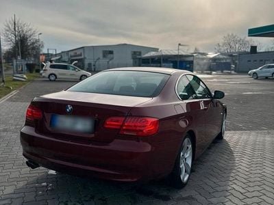 Gebraucht BMW 325 Sport Line 204 PS (150 kW) 2010 Rot Coupé