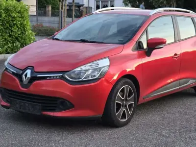 Gebraucht Renault Clio GrandTour Dynamique 90 PS (66 kW) 2015 Feuerrot Kombi