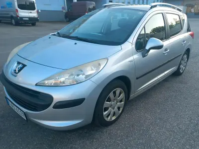 Gebraucht Peugeot 207 90 PS (66 kW) 2009 Silber Limousine
