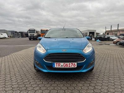 Gebraucht Ford Fiesta Titanium 125 PS (91 kW) 2014 Blau Kleinwagen