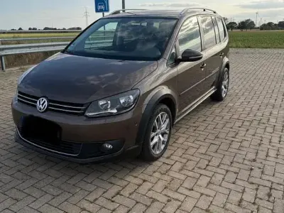 Gebraucht VW Touran Cross 177 PS (130 kW) 2014 Braun Van / Kleinbus