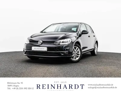 Gebraucht VW Golf VII Comfortline 125 PS (91 kW) 2017 Deep black perleffekt Limousine