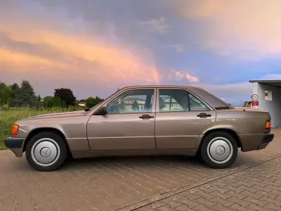 Gebraucht Mercedes 190 109 PS (80 kW) 1991 Gold Limousine