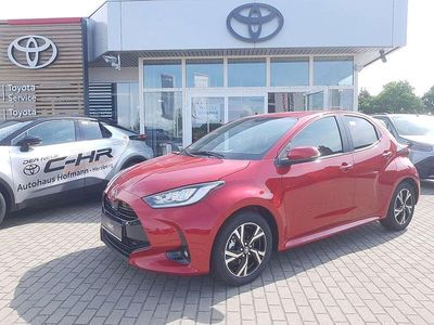 Neu Toyota Yaris Hybrid Comfort 116 PS (85 kW) 2025 Karminarot Kleinwagen