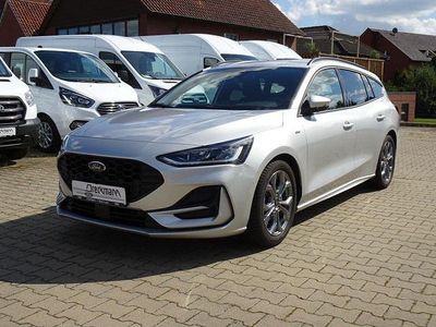 Silber Gebraucht 2024 Ford Focus ST-Line Limousine | 23.490 € (Fairer Preis)