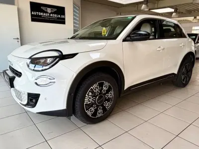 Gebraucht Fiat 600 101 PS (74 kW) 2024 Bianco bianco/ bossa nova/calco/ SUV