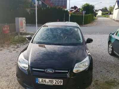 Gebraucht Ford Focus Trend 125 PS (91 kW) 2014 Schwarz Kombi
