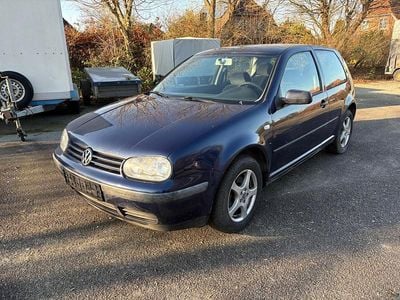 Blau Gebraucht 2002 VW Golf Limousine | 1.200 €