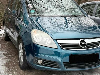 Grün Gebraucht 2006 Opel Zafira Van / Kleinbus | 2.000 €