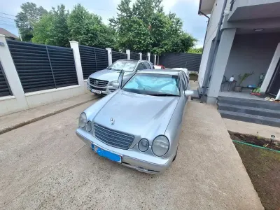 Gebraucht Mercedes E200 Classic 163 PS (119 kW) 2000 Silber Limousine