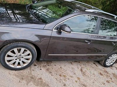 Usata VW Passat 140 CV (102 kW) 2010 Marrone Station wagon