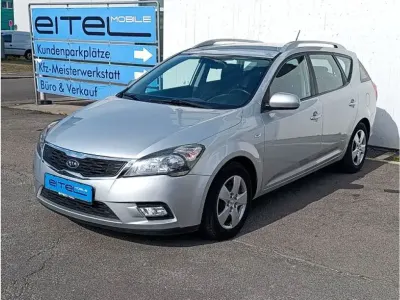 Gebraucht Kia Ceed 125 PS (91 kW) 2011 Machine silver (metallic) Kleinwagen