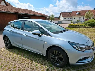 Gebraucht Opel Astra 105 PS (77 kW) 2019 Andere farben Limousine