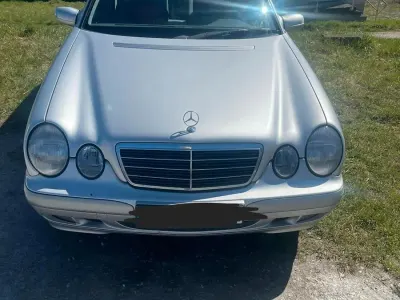 Usata Mercedes E200 116 CV (85 kW) 2000 Argento Berlina