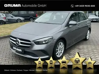 Gebraucht Mercedes B200 Progressive 163 PS (119 kW) 2019 Lack mountaingrau Van / Kleinbus