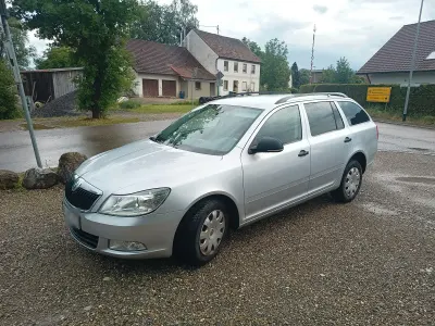 Gebraucht Skoda Octavia Ambition 105 PS (77 kW) 2012 Silber Kombi