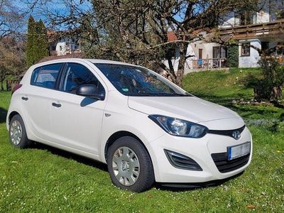 Gebraucht Hyundai i20 Edition 86 PS (63 kW) 2013 Weiß Kleinwagen