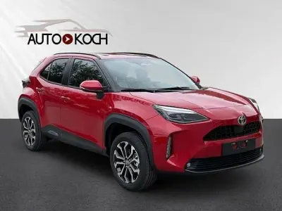 Gebraucht Toyota Yaris Plus 131 PS (96 kW) 2025 Karmina rot metallic Kleinwagen